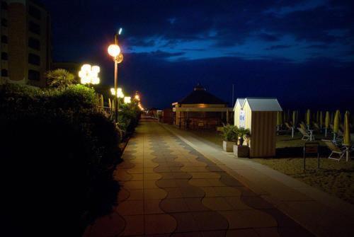 Hotel Arizona ลิโดดิเยโซโล ภายนอก รูปภาพ