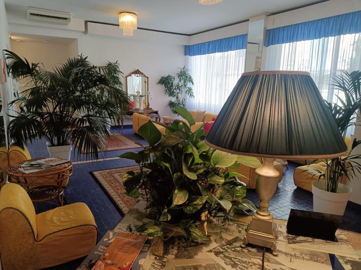 Hotel Arizona ลิโดดิเยโซโล ภายนอก รูปภาพ